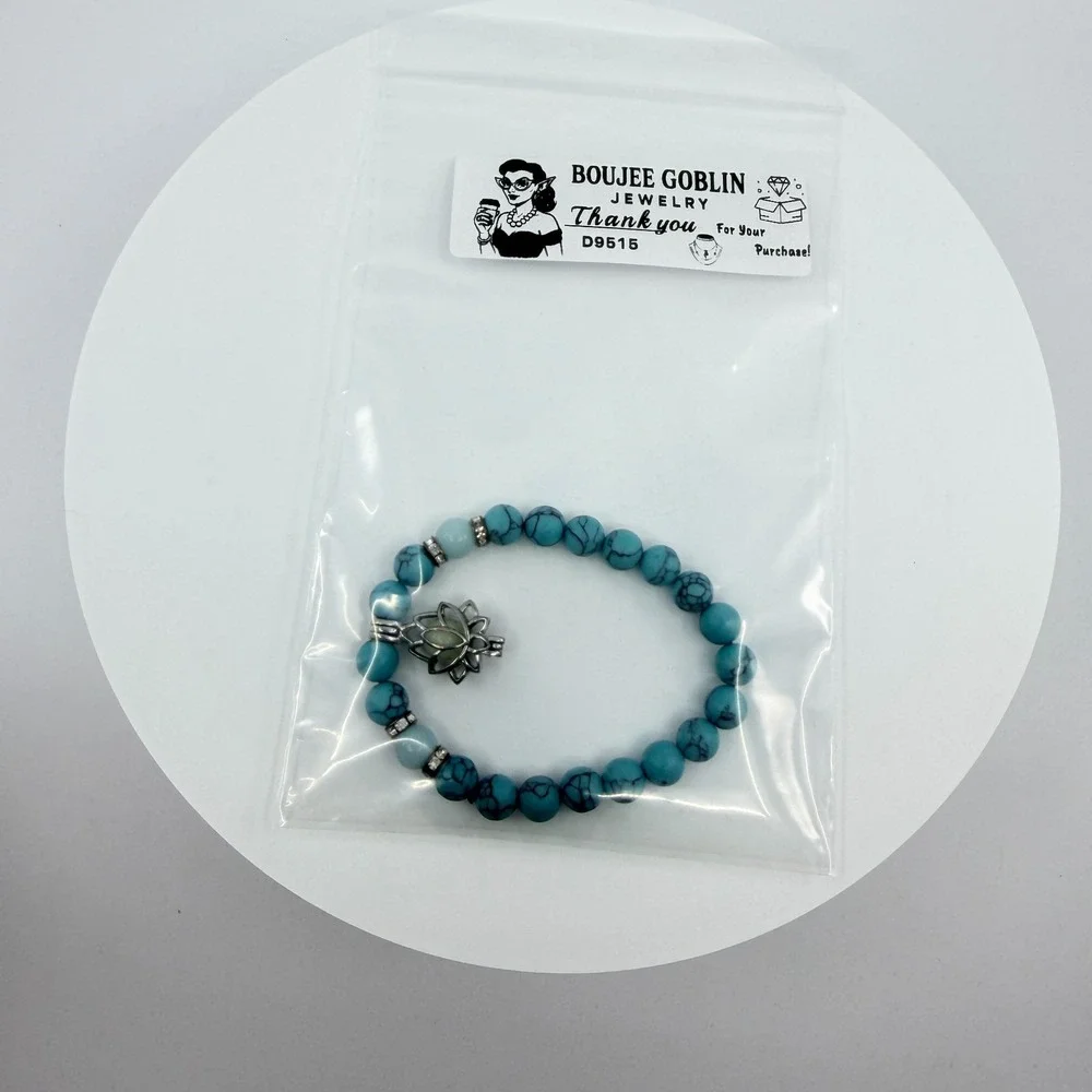 VTG Turquoise Howlite Lotus Charm Stretch Bracelet - Silver Tone Spiritual